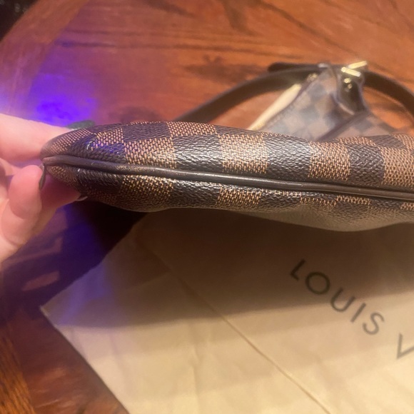 LV Bloomsbury crossbody - Picture 5 of 9